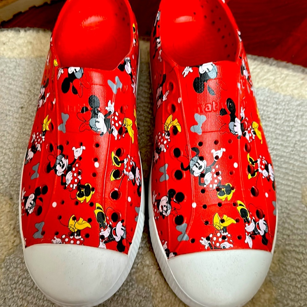 Disney Native shoes - women’s size 9’